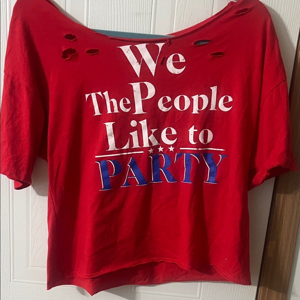 Stylish Red Graphic Crop Top